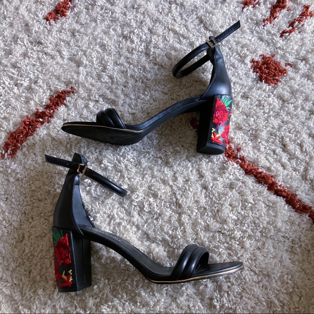 Kenneth Cole Black with Gold Accent Heels Size 10